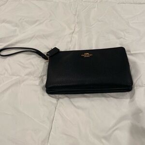 Coach wristlet/wallet in black leather.